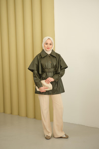 Pelerin Detay Kemerli Deri Trenç Haki Yeşil