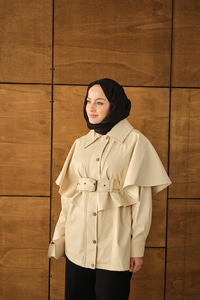 Pelerin Detay Kemerli Deri Trenç Krem