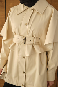 Pelerin Detay Kemerli Deri Trenç Krem