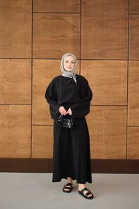 Pelerin Kol Yandan Fular Detaylı Takım Siyah