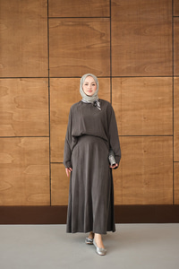 Pelerin Kol Yandan Fular Detaylı Takım Antrasit