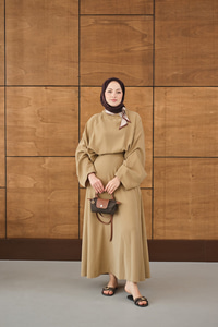 Pelerin Kol Yandan Fular Detaylı Takım Hardal