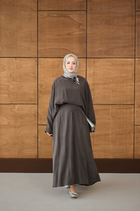 Pelerin Kol Yandan Fular Detaylı Takım Antrasit