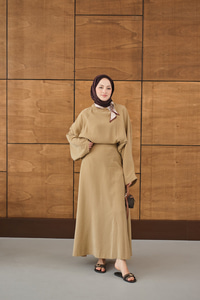 Pelerin Kol Yandan Fular Detaylı Takım Hardal