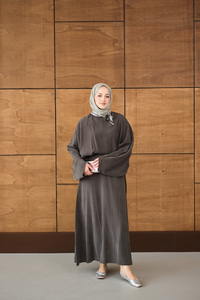 Pelerin Kol Yandan Fular Detaylı Takım Antrasit