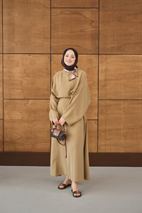 Pelerin Kol Yandan Fular Detaylı Takım Hardal