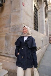 Pelerin Kollu Kısa Kot Trenç Koyu Mavi