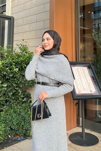 Pelerin Yaka Elbise Gri