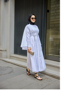 Pelerinli Elbise Beyaz