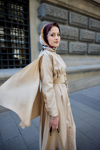 Pelerinli Elbise Krem