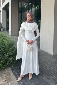 Pelerinli Julia Elbise Beyaz