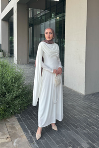 Pelerinli Julia Elbise Beyaz