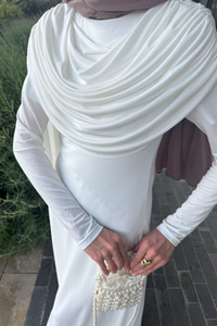 Pelerinli Julia Elbise Beyaz