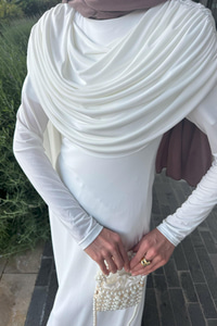 Pelerinli Julia Elbise Beyaz