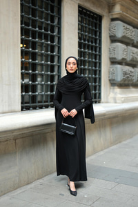 Pelerinli Julia Elbise Siyah