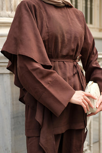 Pelerinli Modal Takım Kahverengi