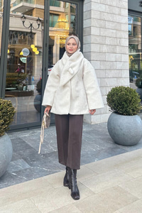 Peluş Detay Şallı Ceket Krem