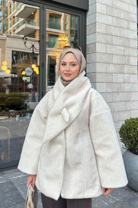 Peluş Detay Şallı Ceket Krem