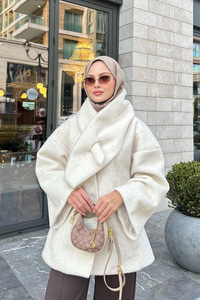 Peluş Detay Şallı Ceket Krem