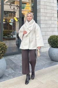 Peluş Detay Şallı Ceket Krem