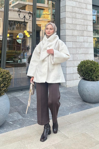 Peluş Detay Şallı Ceket Krem