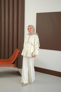 Peluş Detay Triko Takım Ekru