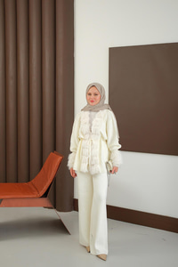 Peluş Detay Triko Takım Ekru