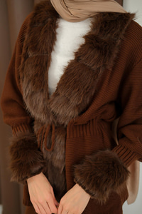 Peluş Detay Triko Takım Kahverengi