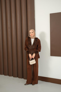 Peluş Detay Triko Takım Kahverengi