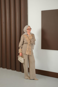 Peluş Detay Triko Takım Vizon