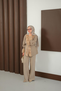 Peluş Detay Triko Takım Vizon