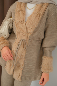 Peluş Detay Triko Takım Vizon