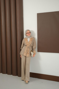 Peluş Detay Triko Takım Vizon