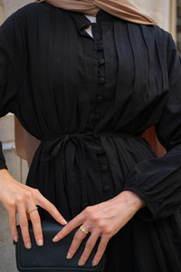 Pile Detay Bel Bağlamalı Elbise Siyah