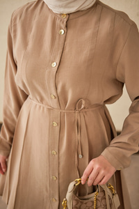 Pile Detay Bel Bağlamalı Uzun Gömlek Vizon