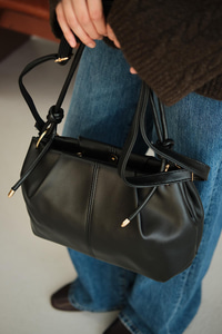 Pile Detay Omuz Çanta Siyah