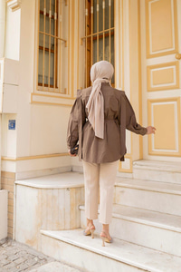 Pile Detay Önü Gizli Düğmeli Gömlek Kahverengi