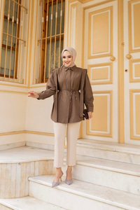 Pile Detay Önü Gizli Düğmeli Gömlek Kahverengi