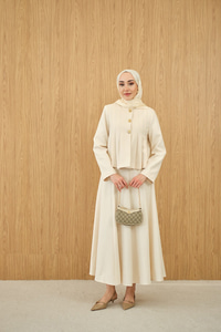 Pile Detaylı Gold Düğme Detay Etekli Takım Krem