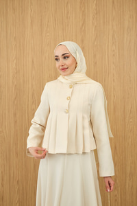 Pile Detaylı Gold Düğme Detay Etekli Takım Krem