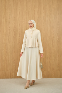 Pile Detaylı Gold Düğme Detay Etekli Takım Krem