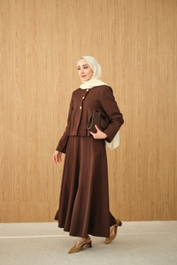 Pile Detaylı Gold Düğme Detay Etekli Takım Kahverengi