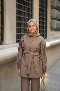 Pile Detaylı Kuşaklı İkili Takım Sütlü Kahve