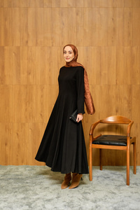 Pile Dikiş Detay Elbise Siyah