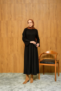 Pile Dikiş Detay Elbise Siyah