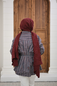 Pileli Gizli Düğmeli Çizgili Gömlek Kahverengi