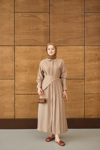 Pileli Kemer Bağlamalı Boydan Düğmeli Elbise Krem