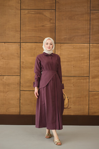 Pileli Kemer Bağlamalı Boydan Düğmeli Elbise Mürdüm