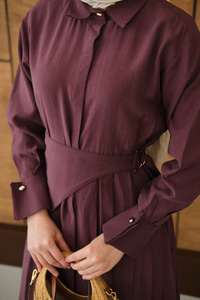 Pileli Kemer Bağlamalı Boydan Düğmeli Elbise Mürdüm