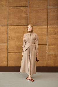 Pileli Kemer Bağlamalı Boydan Düğmeli Elbise Krem